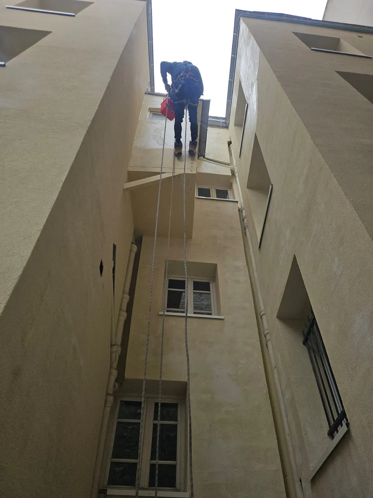 Cordiste professionnel en intervention